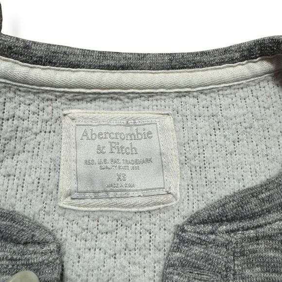 Abercrombie & Fitch Womens XS Cropped Sweater Long Sleeve Knit Gray - Picture 3 of 8